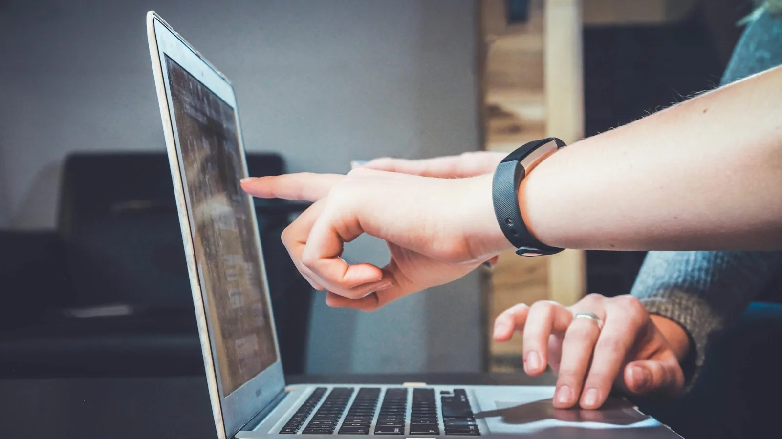 Mobile-friendly corporate website development and responsive design